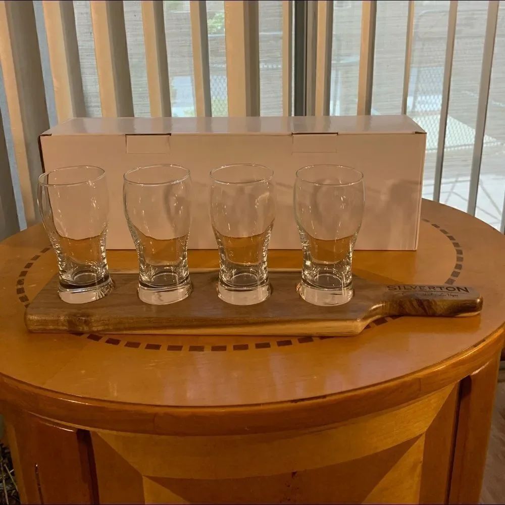Silverton Casino Hotel Las Vegas Beer Sampler Tray 4 Glasses With Serving Paddle